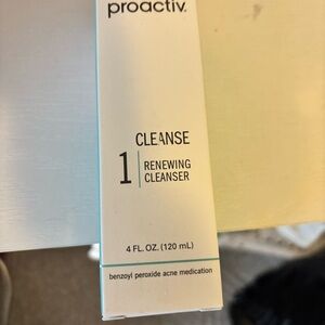 Proactiv Renewing Cleanser - White and Black